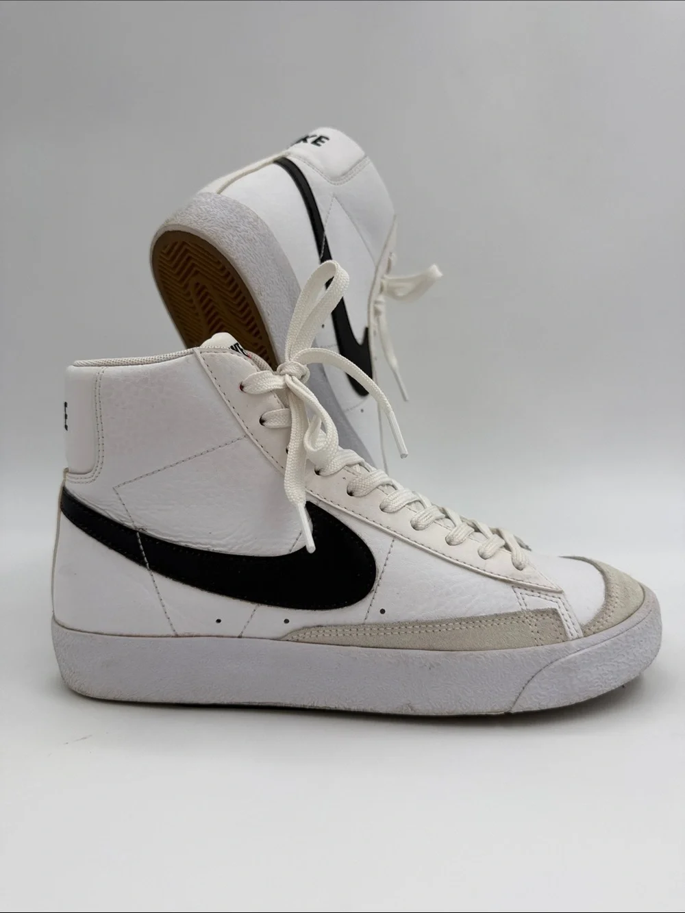 Nike Blazer Mid 77 White Black Athletic Shoes Sneaker DA4086-100 Youth Size 6